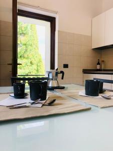 a kitchen with a table with utensils and a window at Alle Schiette in Ponte nellʼAlpi