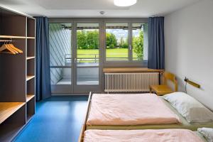 Letto o letti in una camera di Rapperswil-Jona Youth Hostel