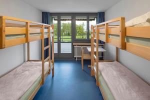 Letto o letti in una camera di Rapperswil-Jona Youth Hostel