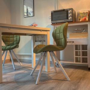 two chairs sitting at a desk with a microwave at Ferienwohnung schöner Rheingau in Bad Schwalbach