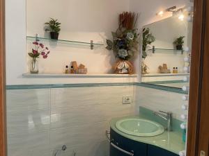 a bathroom with a sink and a mirror at Corte Navari - GuestHouse Fred in Pietrasanta