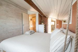 Tempat tidur dalam kamar di B&B Botton d'Oro Valle Imagna