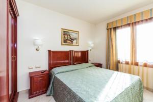 Postel nebo postele na pokoji v ubytování Hotel Regina Elena