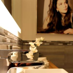 a woman in a mirror in a kitchen at MOSELROMANCE - Luxuriös Entspannen - große Terrasse in Traben-Trarbach