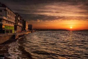 Zdjęcie z galerii obiektu Primera línea de mar apartamento dúplex en Ribeira w mieście Ribeira