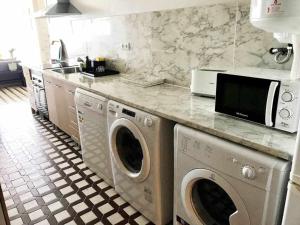 Zdjęcie z galerii obiektu Primera línea de mar apartamento dúplex en Ribeira w mieście Ribeira