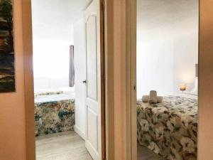 Zdjęcie z galerii obiektu Primera línea de mar apartamento dúplex en Ribeira w mieście Ribeira