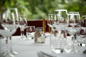 a table with wine glasses and a jar on it at LE FRUIT DEFENDU in Rueil-Malmaison