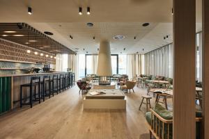 Reštaurácia alebo iné gastronomické zariadenie v ubytovaní Ullrhaus