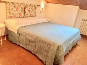 a small bedroom with a bed with a blue blanket at Casa Mary in Brenzone sul Garda