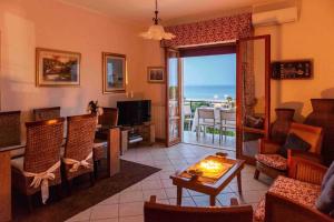 Μια τηλεόραση ή/και κέντρο ψυχαγωγίας στο Soverato luxury panoramic house by the sea
