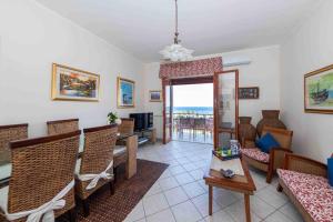 Χώρος καθιστικού στο Soverato luxury panoramic house by the sea