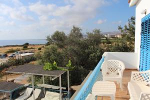 Olive Beach Villa tesisinde bir balkon veya teras