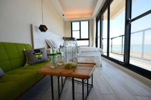 Posezení v ubytování 嵵裡仙人掌海景民宿Ocean view room + 37 fotografií