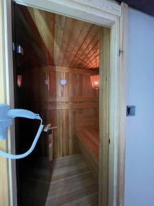 a small wooden sauna with a wooden floor at Aygün Suites Hotel&Bungalow UZUNGÖL in Uzungöl