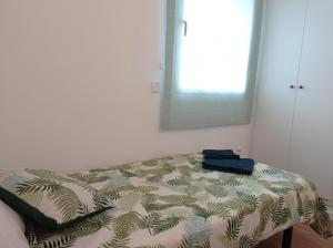 Postel nebo postele na pokoji v ubytování DAVANT MAR - Apartamento con terraza a pie de playa + 13 fotografií