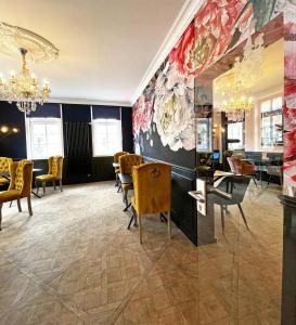 Ein Sitzbereich in der Unterkunft Boutique-Hotel Stadtvilla Hodes