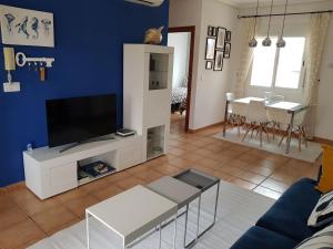 TV a/nebo společenská místnost v ubytování Cozy apartment in Vera Playa, Almeria, Andalucia, Spain