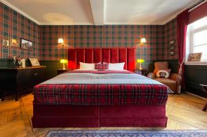 a bedroom with a large bed with a red headboard at Boutique-Hotel Stadtvilla Hodes in Fulda