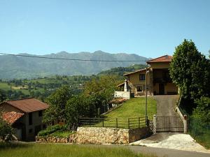 a house on top of a hill with a road at Apartamentos La Corona in Parres de Llanes