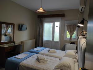 Letto o letti in una camera di Ενοικιαζόμενα Δωμάτια Ενιπεύς- Rooms Enipeas