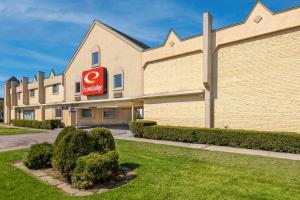 a building with a sign on the side of it at Econo Lodge in Cortland