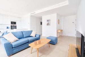 Televízia a/alebo spoločenská miestnosť v ubytovaní Sealine Torrox Costa TD01 by HolidayAndaluz