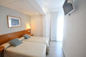 En eller flere senge i et værelse på Hostal Mallorca
