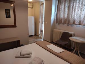 Letto o letti in una camera di Ενοικιαζόμενα Δωμάτια Ενιπεύς- Rooms Enipeas