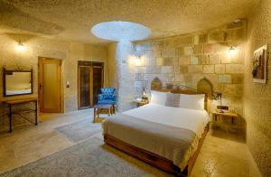 Postel nebo postele na pokoji v ubytování Design Cave Hotel