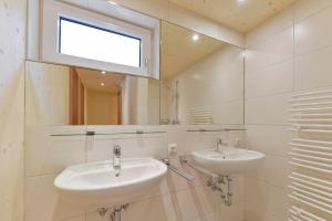 A bathroom at Chalet Klösterle