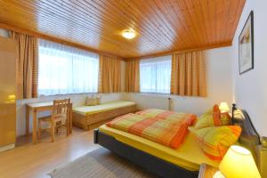 A bed or beds in a room at Chalet Klösterle