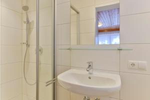 A bathroom at Chalet Klösterle