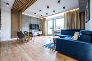 Televízia a/alebo spoločenská miestnosť v ubytovaní Golden Apartament - Żeglarska + 5 fotografií