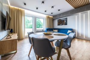 Televízia a/alebo spoločenská miestnosť v ubytovaní Golden Apartament - Żeglarska