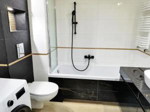 Kúpeľňa v ubytovaní Apartament Szmaragdowy + 8 fotografií