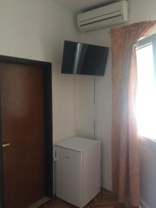 TV a/nebo společenská místnost v ubytování Apartments Ante1