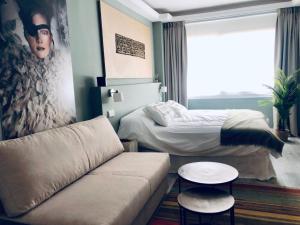 Tempat tidur dalam kamar di Recoletos Estudio en la mejor zona de Madrid