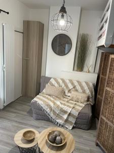a living room with a bed and a table at Appartement Arcachon en hyper centre in Arcachon