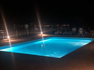 Bazén v ubytování Apartmani Pag Luxury 4U nebo v jeho okolí