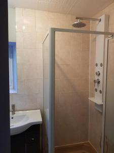 a bathroom with a shower and a sink at Chez les chtis de vayrac in Vayrac