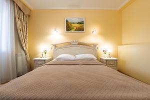 Postel nebo postele na pokoji v ubytování Hotel Ternopil