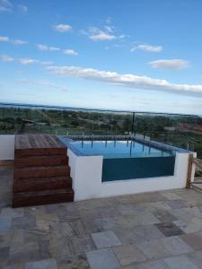 a large swimming pool on top of a building at Peixe Gordo Hotel in Icapuí
