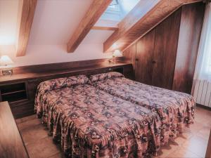 Postel nebo postele na pokoji v ubytování Hostal Les Fonts + 37 fotografií