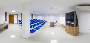 TV a/nebo společenská místnost v ubytování San Lucas Hotel