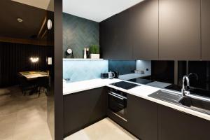 Kuchyň nebo kuchyňský kout v ubytování Atemberaubendes und charismatisches Luxus-Apartment in der Residenz Silvretta - Inklusive Silvretta Card Premium + 37 fotografií