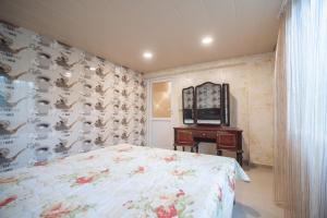 Postel nebo postele na pokoji v ubytování Cozy apartment near Kobuleti with mountain view + 3 fotografie