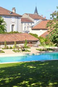 a house with a swimming pool in a yard at La Châtaigne in Piégut-Pluviers