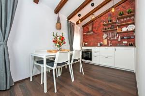 Kuchnia lub aneks kuchenny w obiekcie The Attic Rovinj