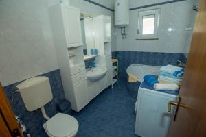 Kúpeľňa v ubytovaní House Lopar (73)